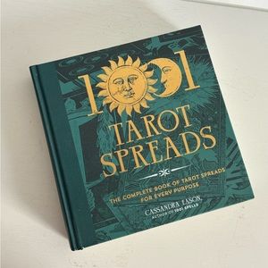 1001 Tarot Spreads by Cassandra Eason